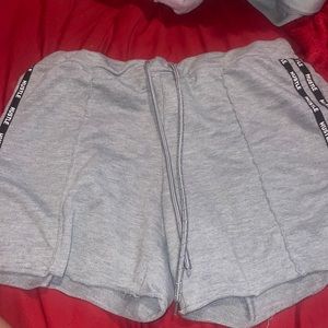 grey shorts